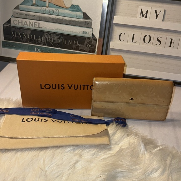 Louis Vuitton Tan Noisette Vernis Porte Tresor Sarah Long Wallet full inclusion - Picture 3 of 16